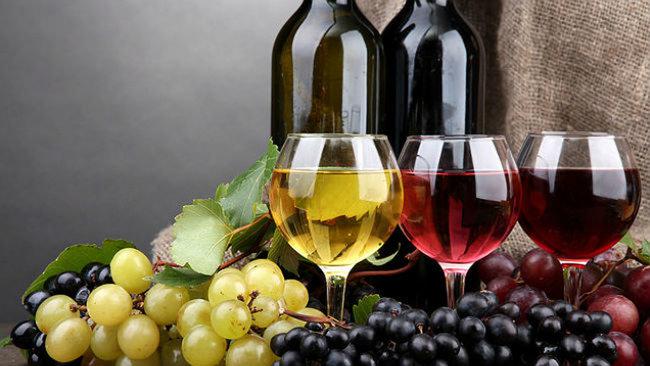 Ăn gì khi uống rượu vang để phù hợp nhất?
