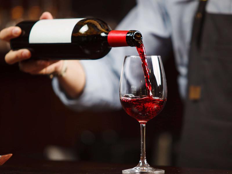 Rượu vang đỏ tốt cho sức khỏe tim mạch như thế nào