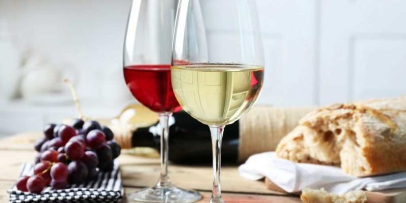 Rượu vang trắng hay rượu vang đỏ tốt hơn?