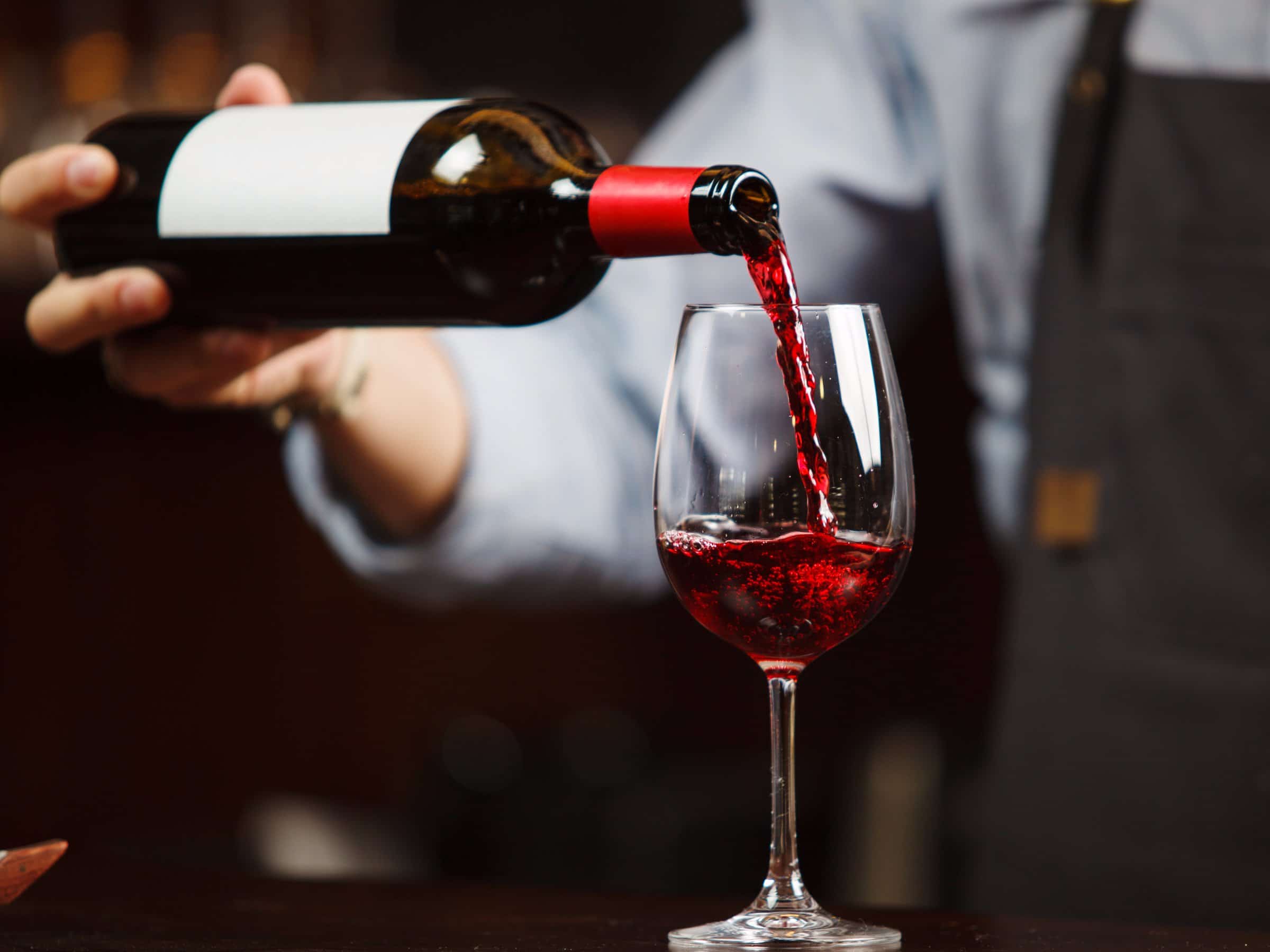 Cách phân biệt rượu vang thật và giả cực chuẩn