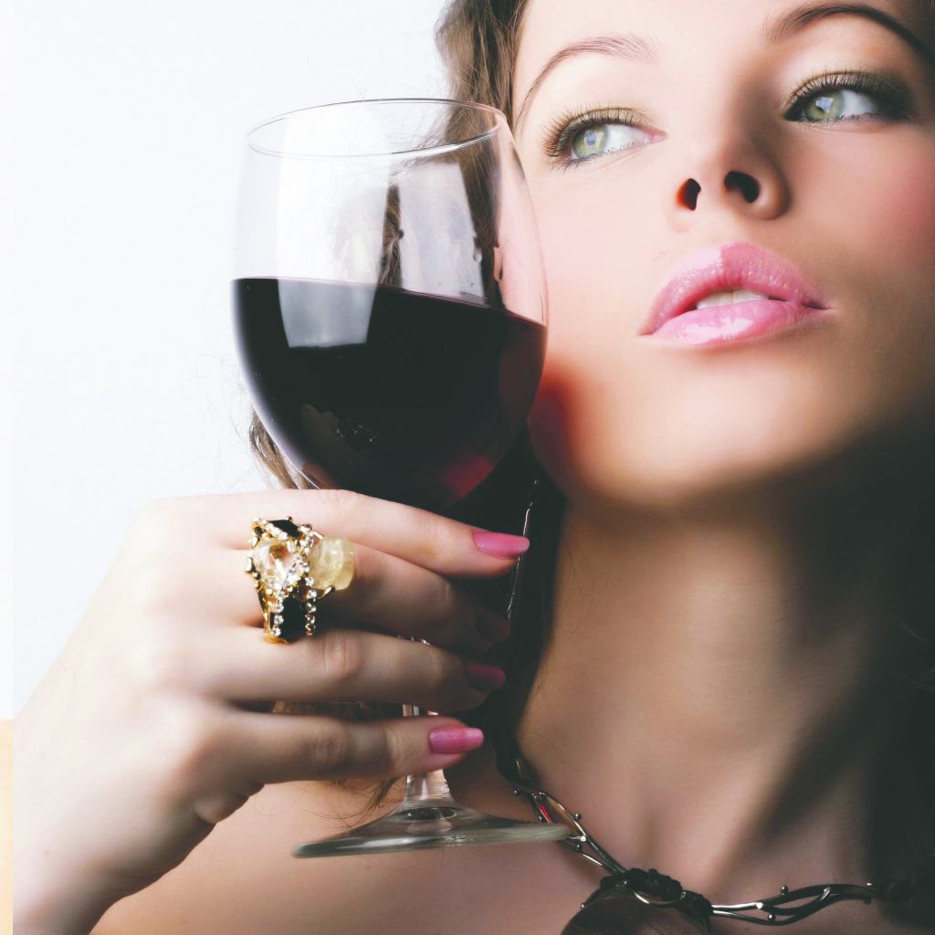 Rượu vang đỏ - thần dược của phái đẹp